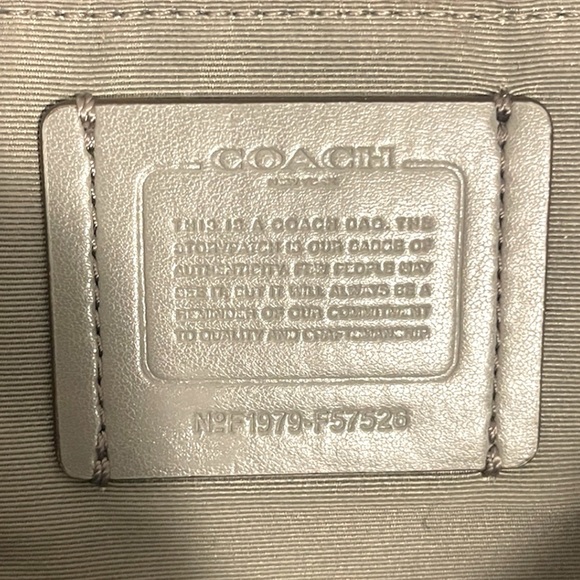 ℂ𝕠𝕒𝕔𝕙 F57526 𝔸𝕧𝕒 ℂ𝕣𝕠𝕤𝕤𝕘𝕣𝕒𝕚𝕟 𝕃𝕖𝕒𝕥𝕙𝕖𝕣 𝕥𝕠𝕥𝕖| 𝔾𝕣𝕒𝕪 - Picture 6 of 12